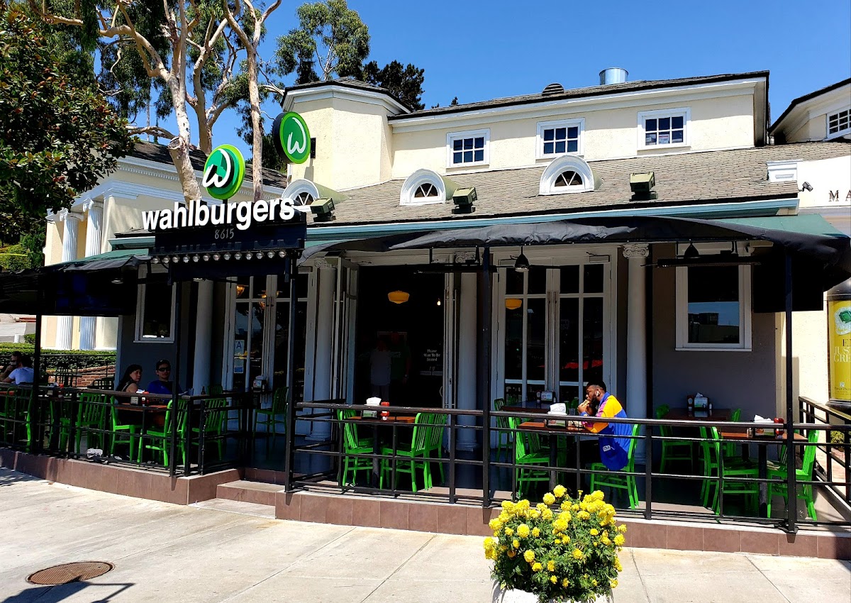 Wahlburgers